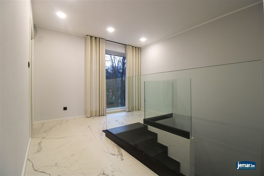 Moderne nieuwbouwwoning met 4 slaapkamers, 3 badkamers en volledige onderkeldering in Maasmechelen!