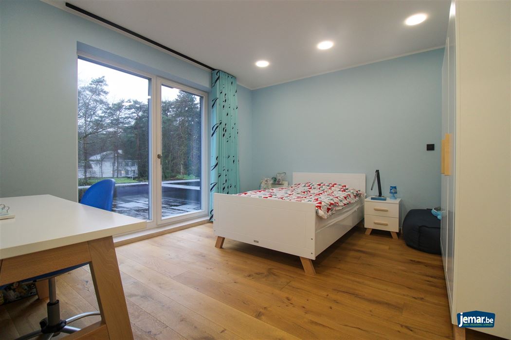 Moderne nieuwbouwwoning met 4 slaapkamers, 3 badkamers en volledige onderkeldering in Maasmechelen!