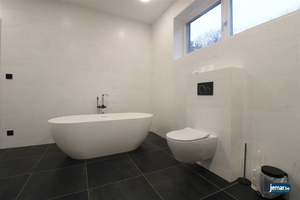 Moderne nieuwbouwwoning met 4 slaapkamers, 3 badkamers en volledige onderkeldering in Maasmechelen!