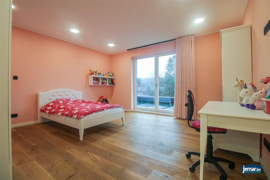 Moderne nieuwbouwwoning met 4 slaapkamers, 3 badkamers en volledige onderkeldering in Maasmechelen!