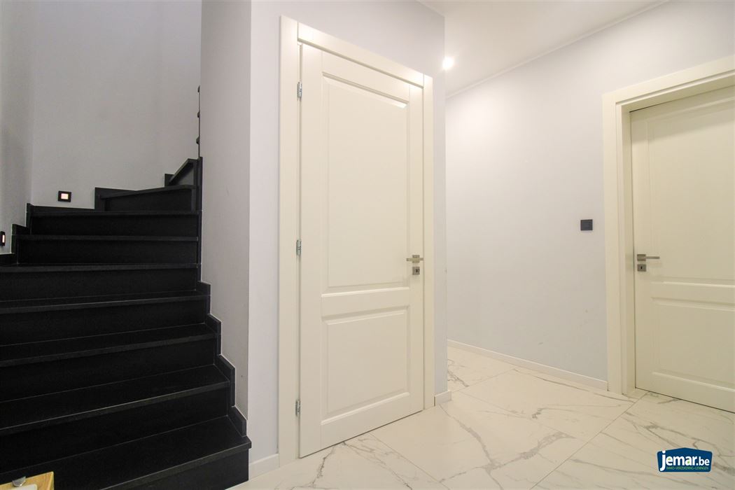 Moderne nieuwbouwwoning met 4 slaapkamers, 3 badkamers en volledige onderkeldering in Maasmechelen!