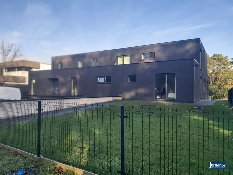 Moderne nieuwbouwwoning met 4 slaapkamers, 3 badkamers en volledige onderkeldering in Maasmechelen!