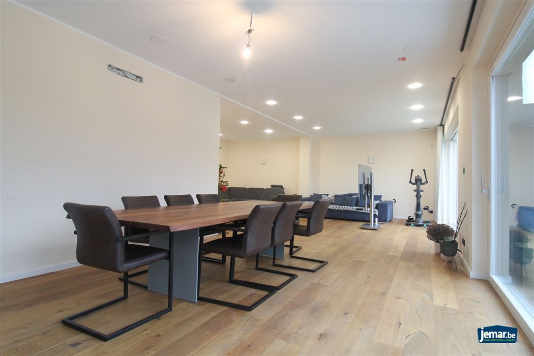 Moderne nieuwbouwwoning met 4 slaapkamers, 3 badkamers en volledige onderkeldering in Maasmechelen!