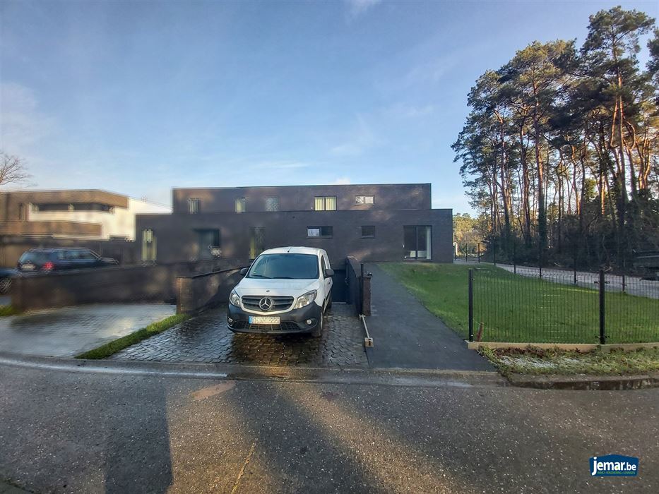 Moderne nieuwbouwwoning met 4 slaapkamers, 3 badkamers en volledige onderkeldering in Maasmechelen!