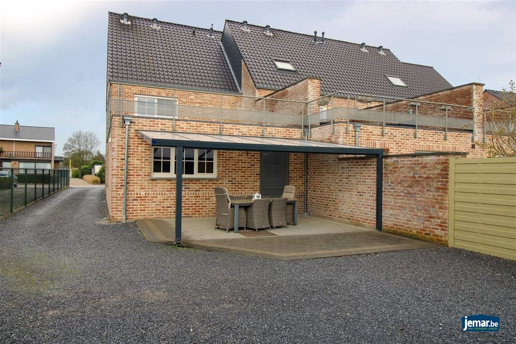 Instapklare gezinswoning met maar liefst 5 slaapkamers en 2 badkamers op ruim perceel van 7a80ca met dubbele garage in het rustige Uikhoven!