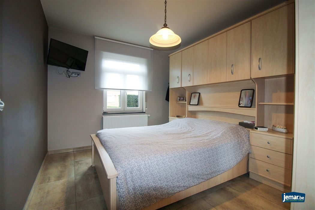 Instapklare gezinswoning met maar liefst 5 slaapkamers en 2 badkamers op ruim perceel van 7a80ca met dubbele garage in het rustige Uikhoven!