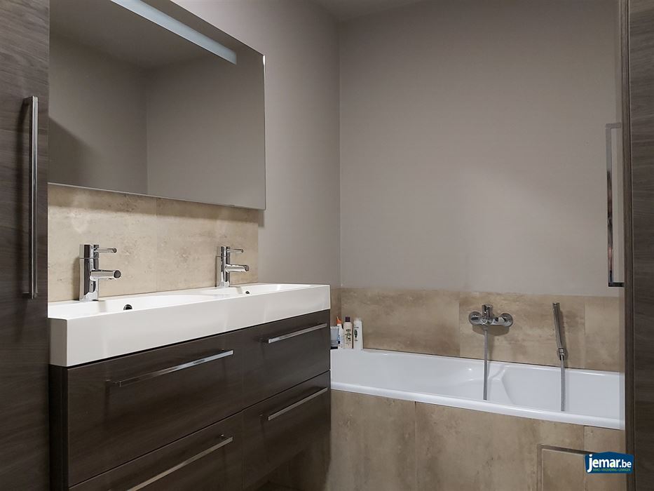 Instapklare gezinswoning met maar liefst 5 slaapkamers en 2 badkamers op ruim perceel van 7a80ca met dubbele garage in het rustige Uikhoven!