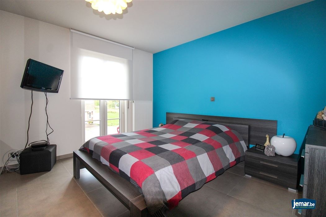 Instapklare gezinswoning met maar liefst 5 slaapkamers en 2 badkamers op ruim perceel van 7a80ca met dubbele garage in het rustige Uikhoven!