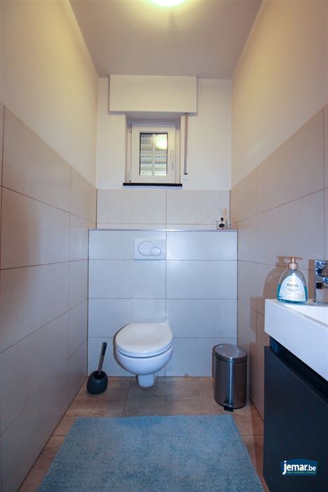 Instapklare gezinswoning met maar liefst 5 slaapkamers en 2 badkamers op ruim perceel van 7a80ca met dubbele garage in het rustige Uikhoven!