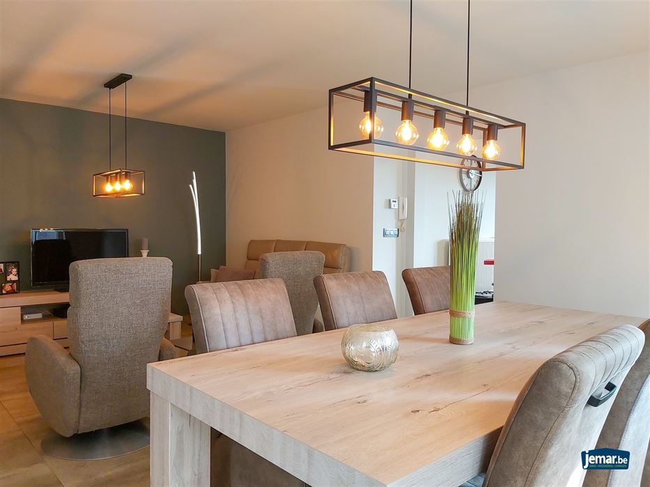 Instapklare gezinswoning met maar liefst 5 slaapkamers en 2 badkamers op ruim perceel van 7a80ca met dubbele garage in het rustige Uikhoven!