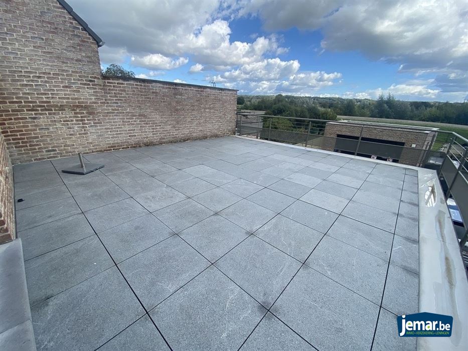 Instapklare gezinswoning met maar liefst 5 slaapkamers en 2 badkamers op ruim perceel van 7a80ca met dubbele garage in het rustige Uikhoven!