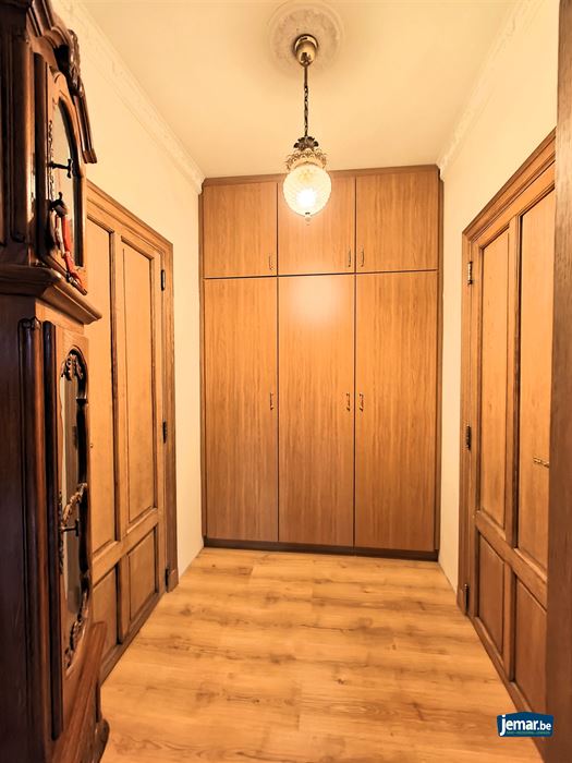 Ruim en karaktervol appartement van 190m² in het charmante Maasdorp Vucht!