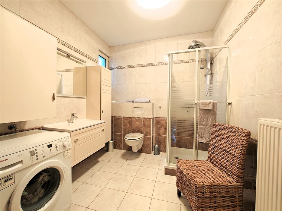 Ruim en karaktervol appartement van 190m² in het charmante Maasdorp Vucht!