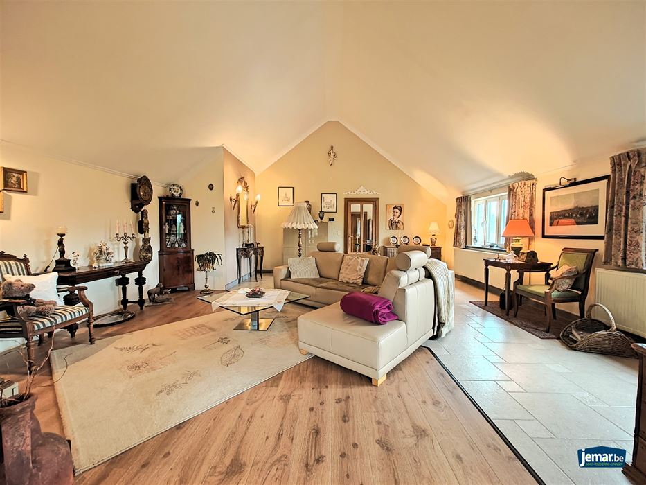 Ruim en karaktervol appartement van 190m² in het charmante Maasdorp Vucht!