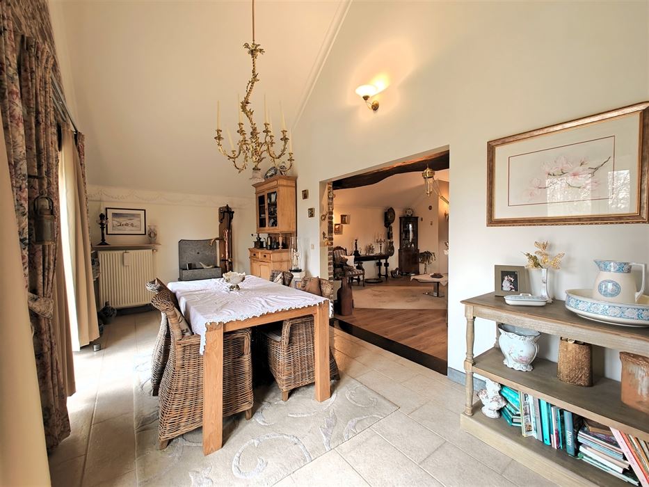 Ruim en karaktervol appartement van 190m² in het charmante Maasdorp Vucht!