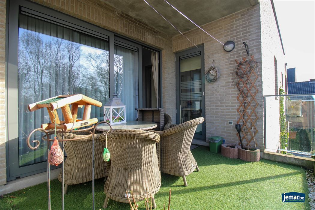 Appartement met 2 slaapkamers, overdekt terras en ondergrondse garage centraal gelegen in Maasmechelen!