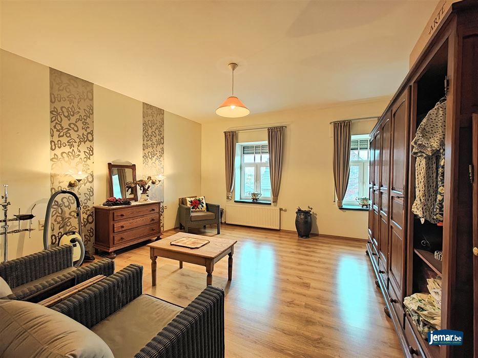 Ruim en karaktervol appartement van 190m² in het charmante Maasdorp Vucht!