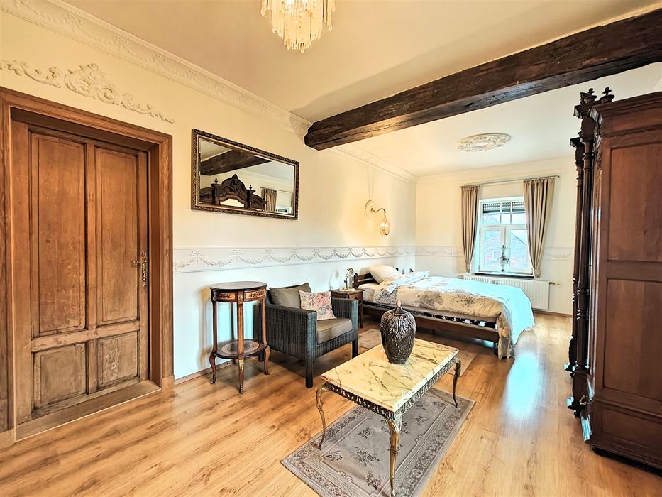 Ruim en karaktervol appartement van 190m² in het charmante Maasdorp Vucht!