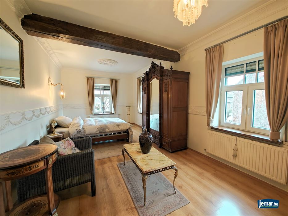 Ruim en karaktervol appartement van 190m² in het charmante Maasdorp Vucht!