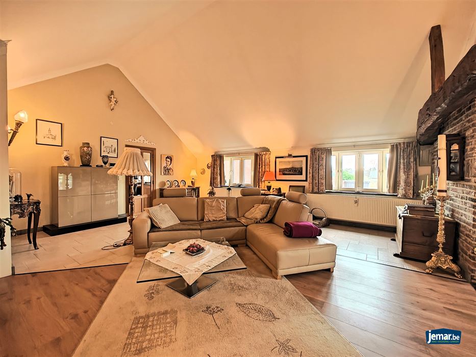 Ruim en karaktervol appartement van 190m² in het charmante Maasdorp Vucht!