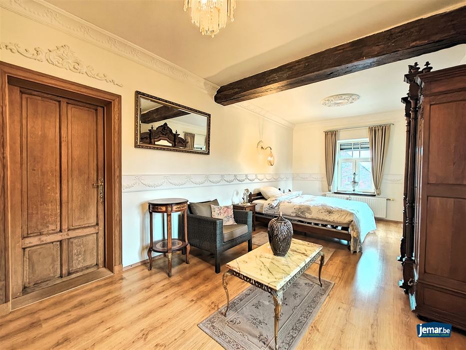 Ruim en karaktervol appartement van 190m² in het charmante Maasdorp Vucht!