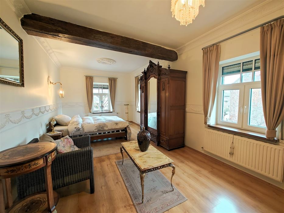 Ruim en karaktervol appartement van 190m² in het charmante Maasdorp Vucht!