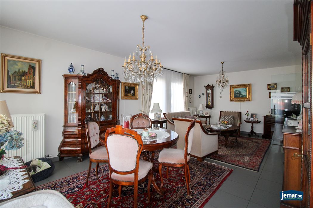 Appartement met 2 slaapkamers, overdekt terras en ondergrondse garage centraal gelegen in Maasmechelen!