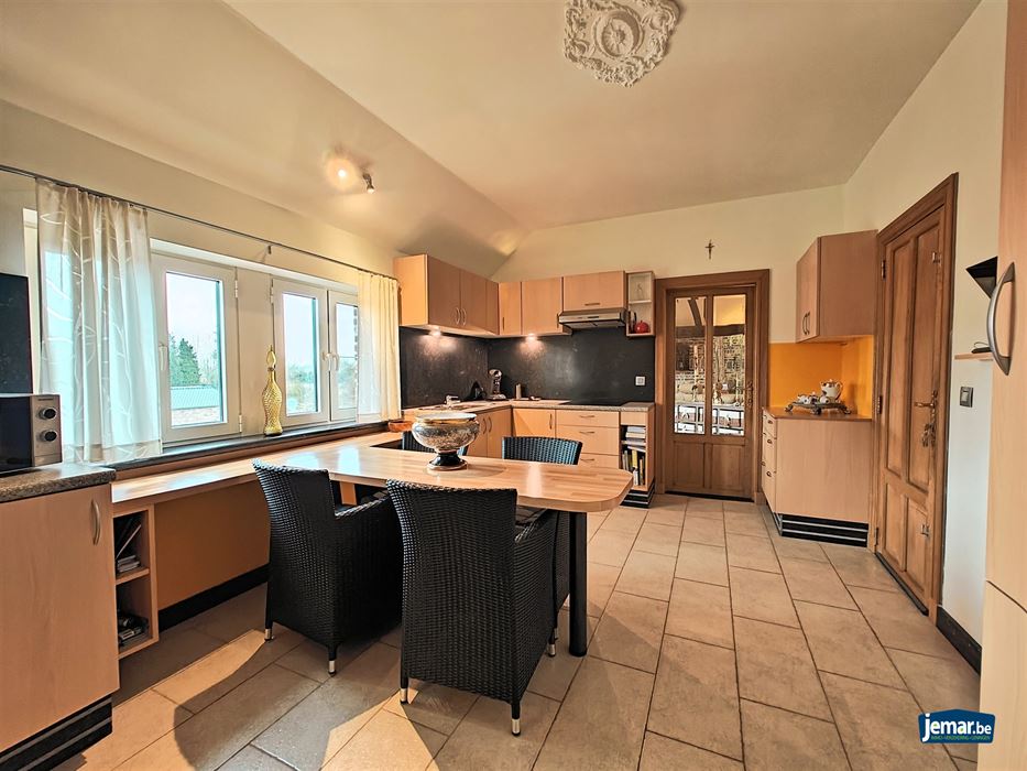 Ruim en karaktervol appartement van 190m² in het charmante Maasdorp Vucht!