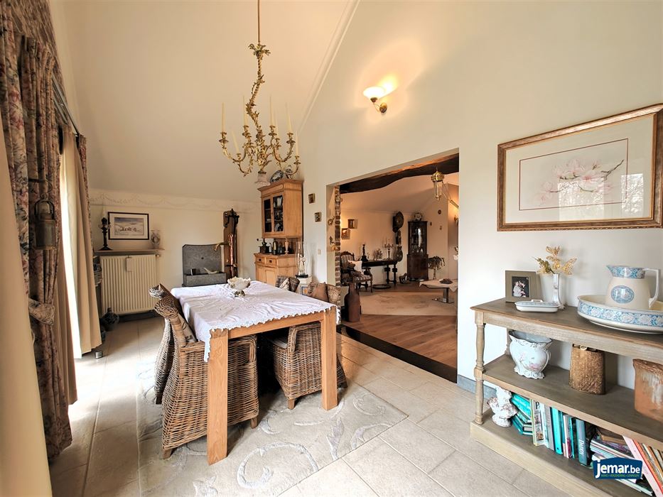 Ruim en karaktervol appartement van 190m² in het charmante Maasdorp Vucht!