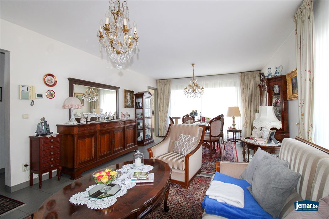 Appartement met 2 slaapkamers, overdekt terras en ondergrondse garage centraal gelegen in Maasmechelen!