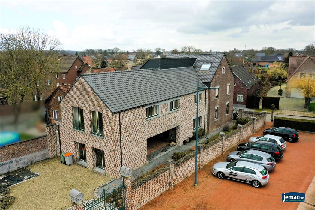 Ruim en karaktervol appartement van 190m² in het charmante Maasdorp Vucht!