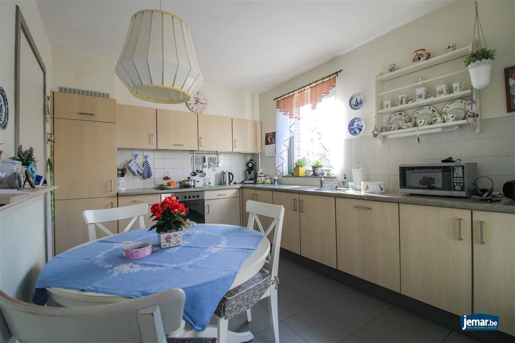 Appartement met 2 slaapkamers, overdekt terras en ondergrondse garage centraal gelegen in Maasmechelen!