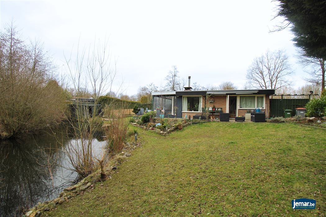 Vakantiewoning met 2 slaapkamers gelegen op mooie locatie langs water op domein Sonnevijver te Rekem!