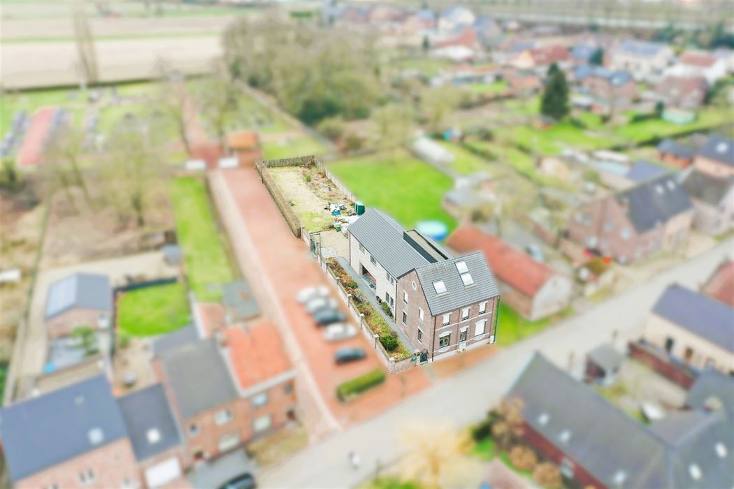 Ruim en karaktervol appartement van 190m² in het charmante Maasdorp Vucht!
