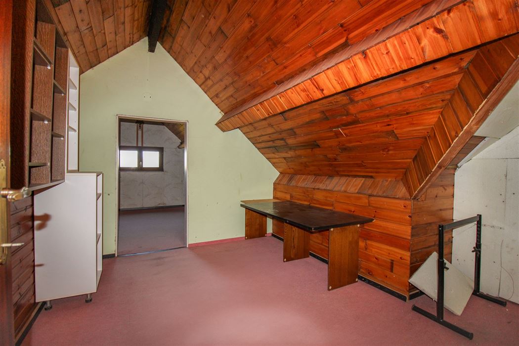 Vrijstaande woning in het groene Rekem met 4 slaapkamers, volledige onderkeldering op perceel van 7a20ca!