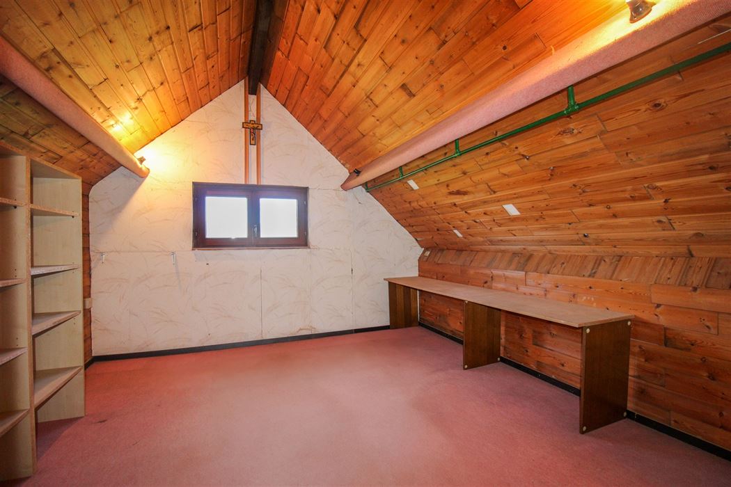 Vrijstaande woning in het groene Rekem met 4 slaapkamers, volledige onderkeldering op perceel van 7a20ca!