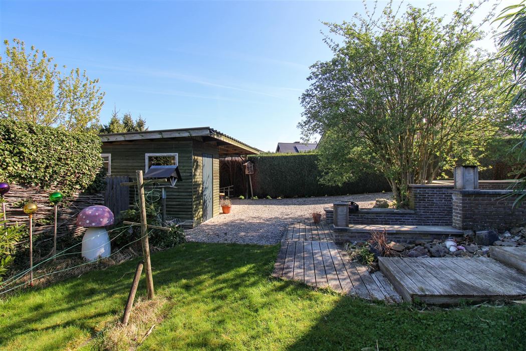 Vrijstaande woning in het groene Rekem met 4 slaapkamers, volledige onderkeldering op perceel van 7a20ca!