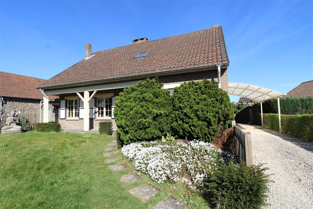 Vrijstaande woning in het groene Rekem met 4 slaapkamers, volledige onderkeldering op perceel van 7a20ca!