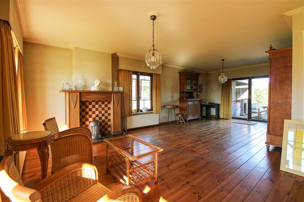 Vrijstaande woning in het groene Rekem met 4 slaapkamers, volledige onderkeldering op perceel van 7a20ca!