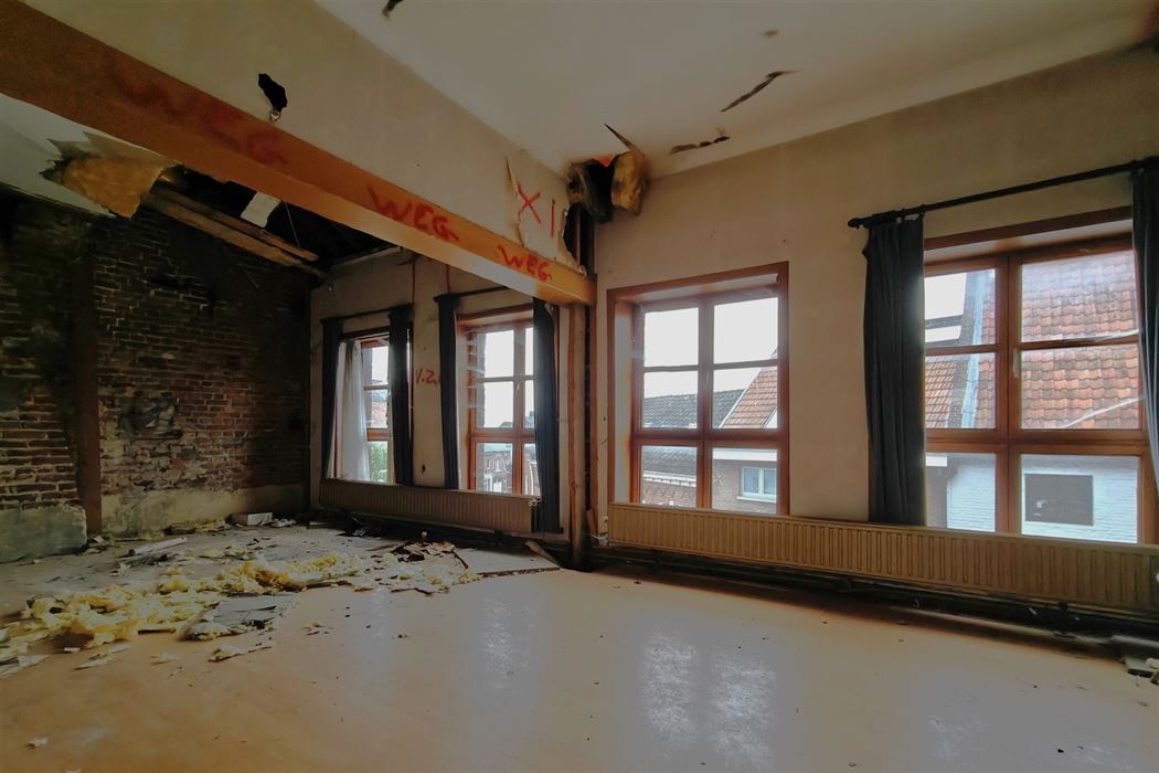 Ruime stadshoeve (431m²) pal in het centrum van Borgloon