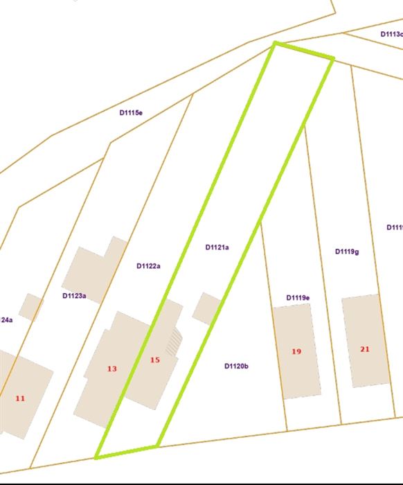 Ruime te renoveren woning met tuin, garages en eindeloos potentieel in Maasmechelen.