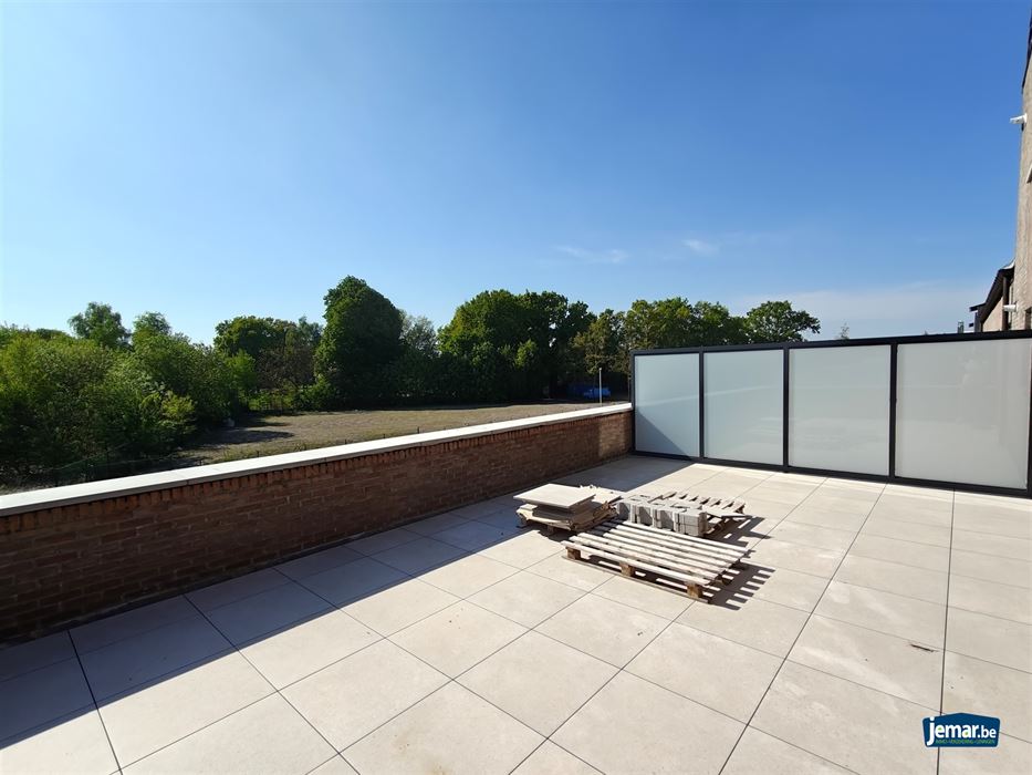 Appartement met 2 slaapkamers en ruim terras