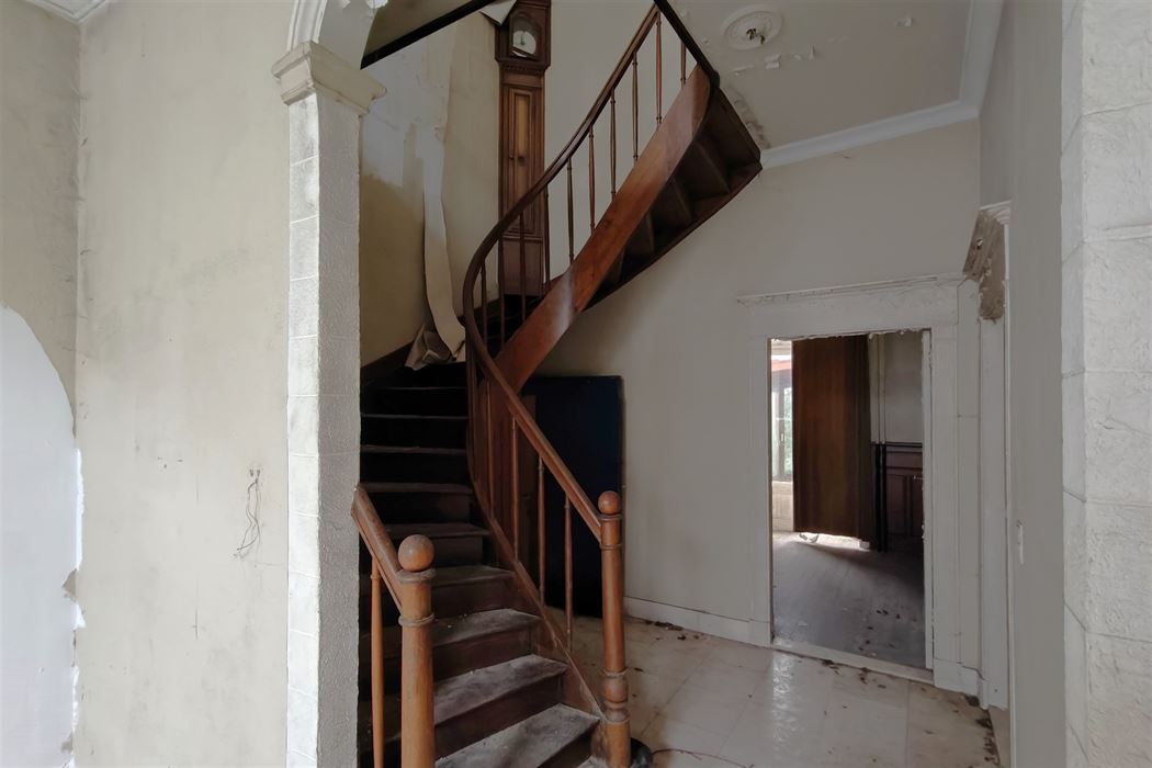 Ruime stadshoeve (431m²) pal in het centrum van Borgloon
