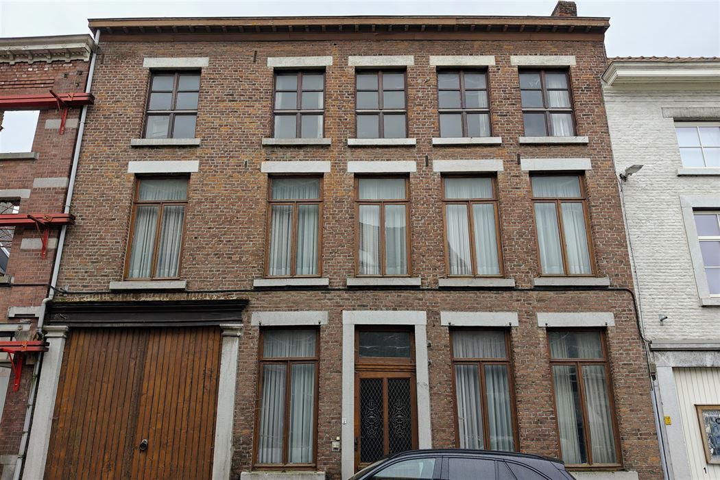 Ruime stadshoeve (431m²) pal in het centrum van Borgloon