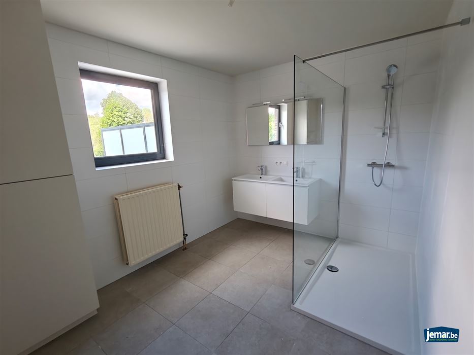 Appartement met 2 slaapkamers en ruim terras