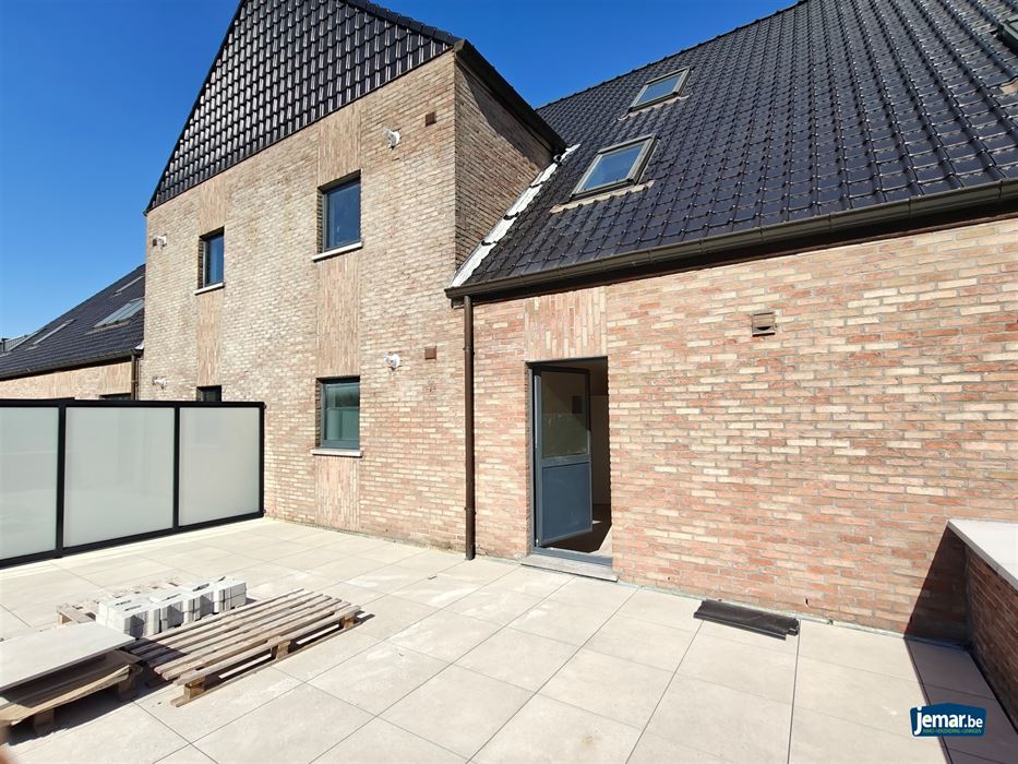 Appartement met 2 slaapkamers en ruim terras
