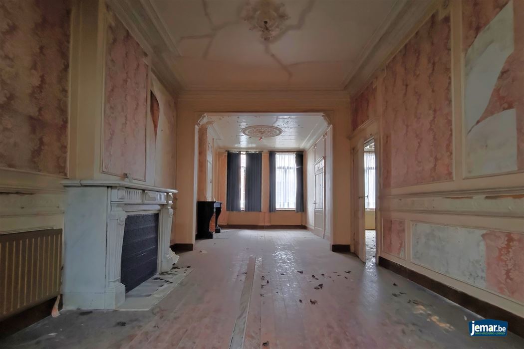 Ruime stadshoeve (431m²) pal in het centrum van Borgloon