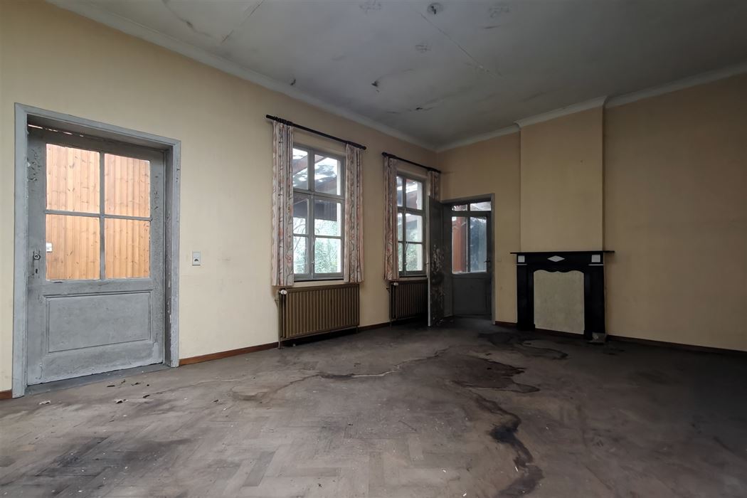Ruime stadshoeve (431m²) pal in het centrum van Borgloon