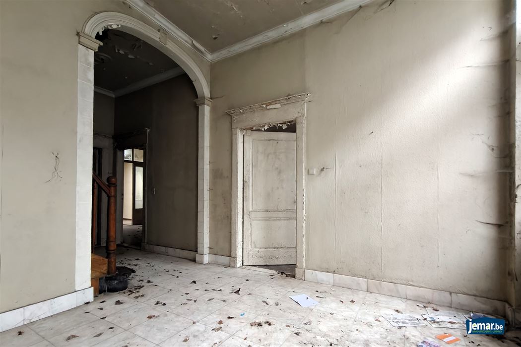 Ruime stadshoeve (431m²) pal in het centrum van Borgloon