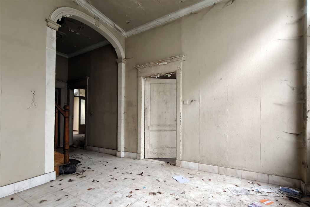 Ruime stadshoeve (431m²) pal in het centrum van Borgloon
